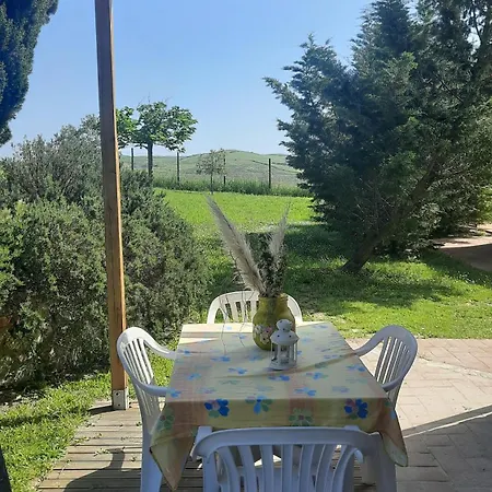 Agriturismo Lucertola شقة بمونتيكاتيني فال دي سيسينا