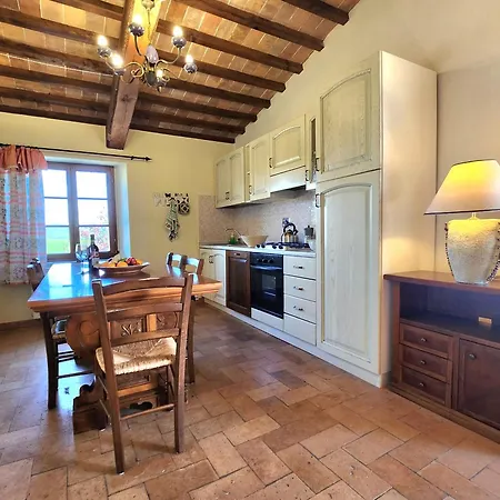 شقة Agriturismo Lucertola بمونتيكاتيني فال دي سيسينا